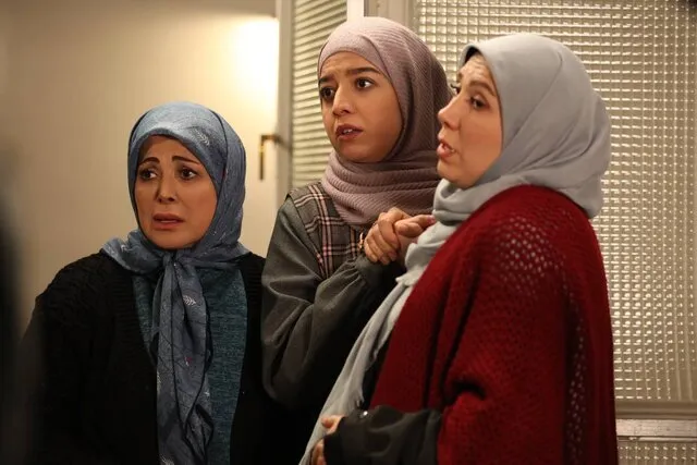 زندگینامه دریا آقاخانی گلناز سریال اسباب زحمت / بازیگری دختر سعید آقاخانی