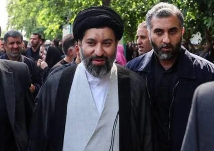 از سید میثم خامنه ای چه می دانید؟ | شباهت بسیار کوچک ترین پسر رهبر شهید به برادرش مسعود خامنه ای