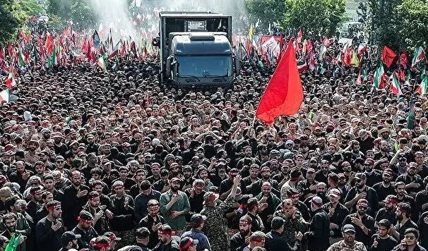 ویدئو| پیکر رهبر شهید به میدان آزادی رسید