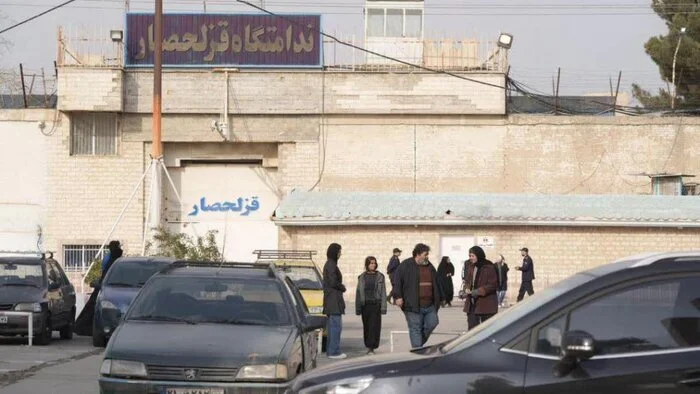 بازیگران و داستان فیلم مراقب لاله مرزبان و فرهاد اصلانی