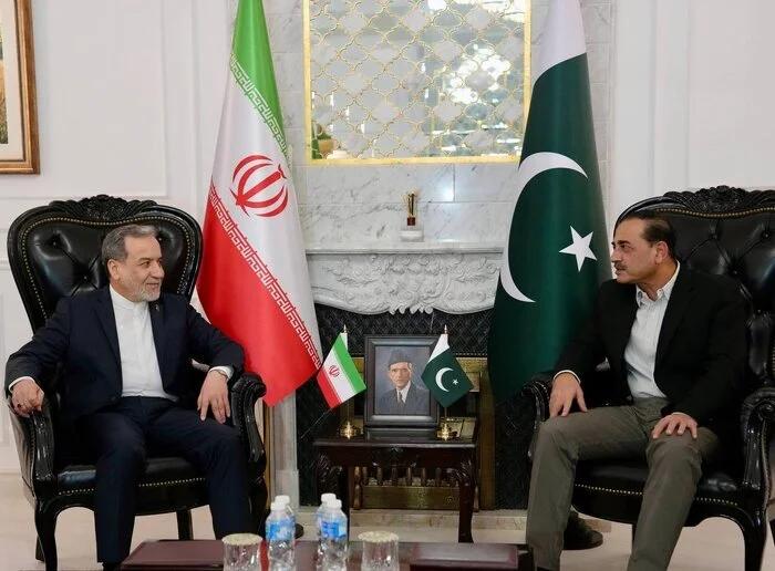 عراقچی از مسقط به اسلام آباد باز میگردد