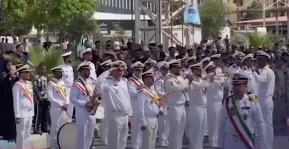 تشییع شهدای ناوشکن دنا در بندرعباس