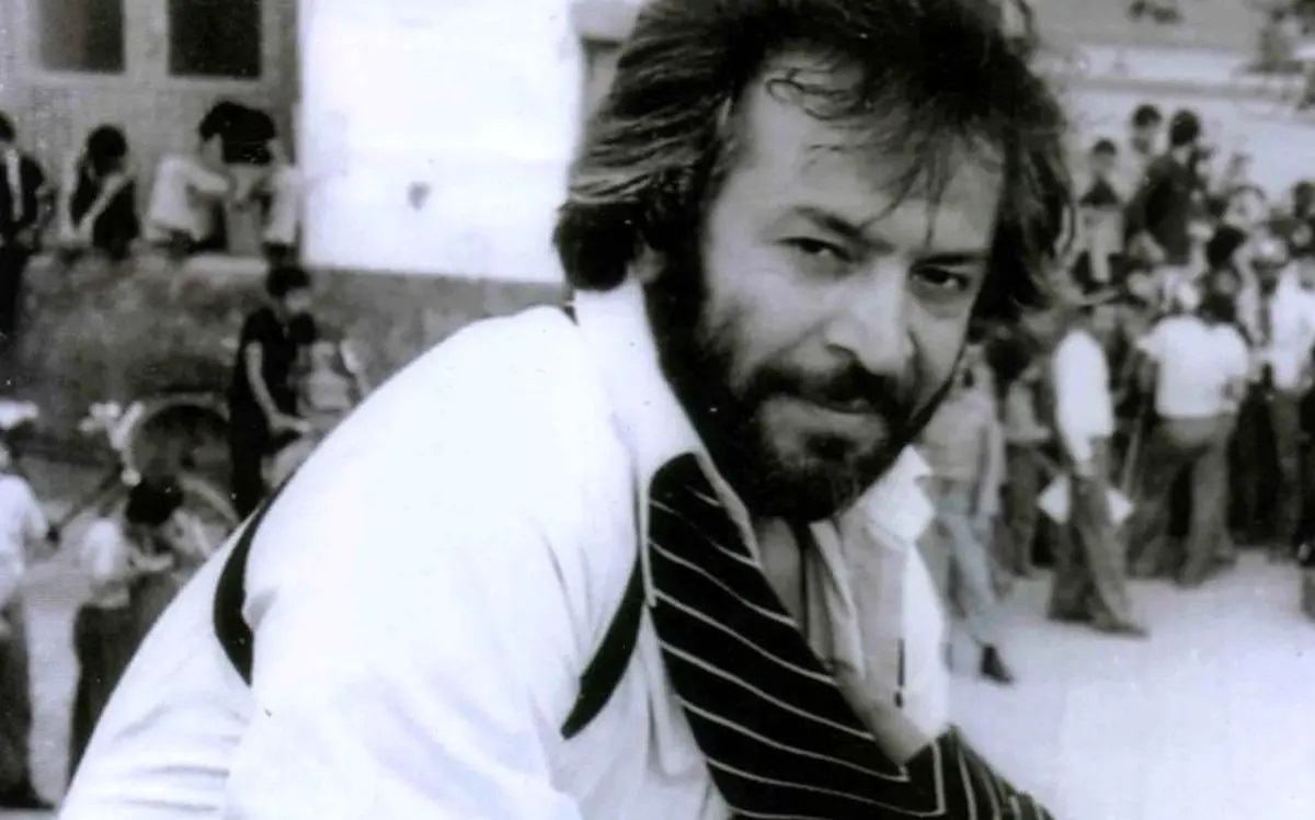 سفر زمان | «ایرج قادری» و همسرش «تهمینه» در پاریس کنار برج ایفل