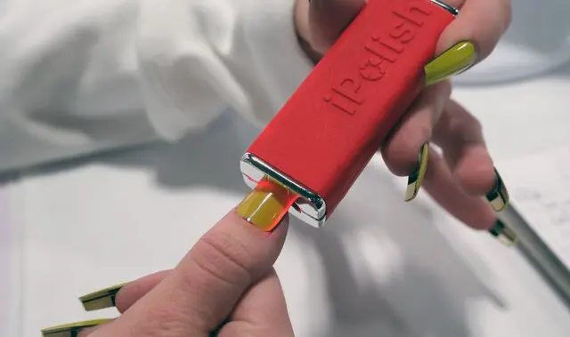 ناخن‌های هوشمند با قابلیت تغییر رنگ!