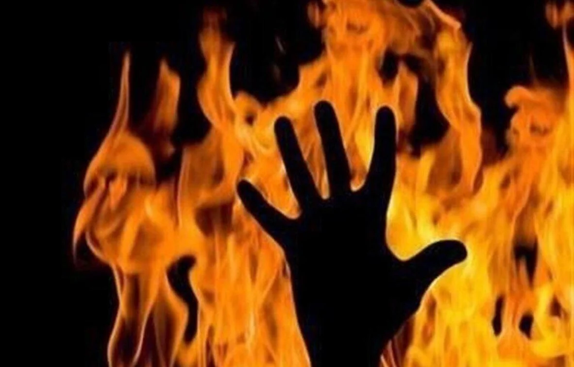 آتش زدن همسر جوان مقابل چشم پسر کوچکش