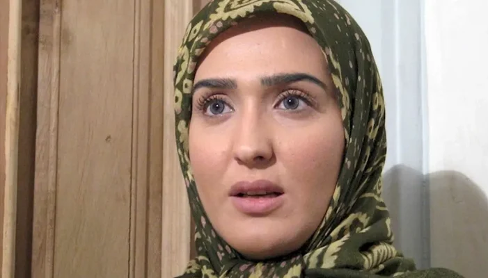 سفر در زمان| زهره فکور صبور 23 ساله در بوی گل سرخ