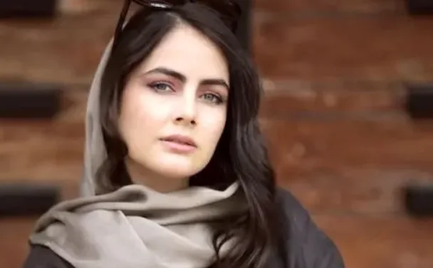 عکس | استایل های مدلینگی فرزانه فرنام، خواهر کوچک محبوبه در بامداد خمار