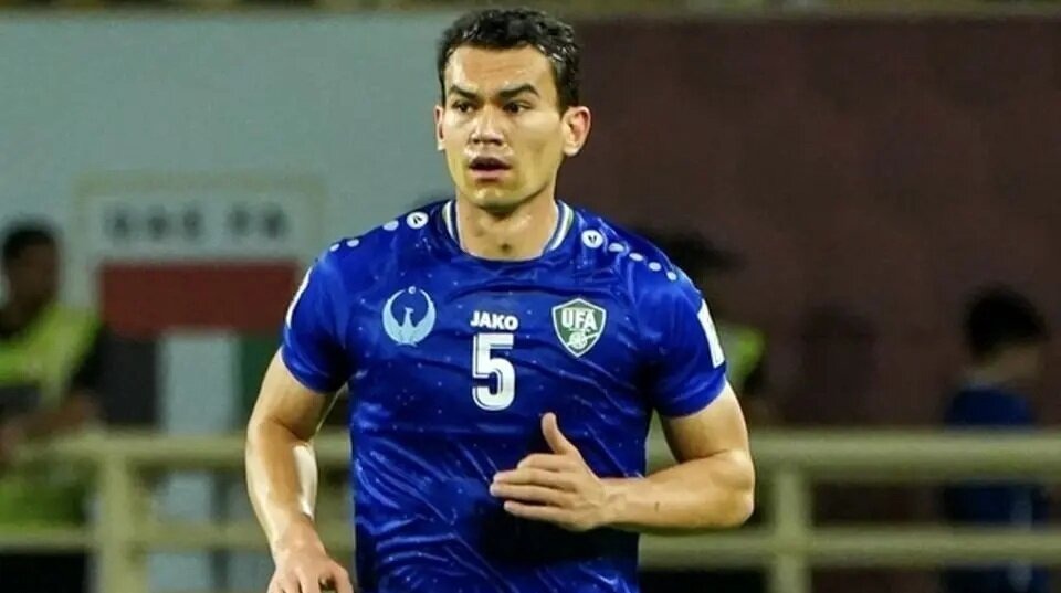 مدافع ازبکستانی استقلال، بدون خانواده به ایران برگشت