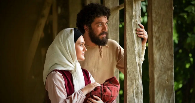 عکس| امیرحسین سریال سوجان در کنار همسرش