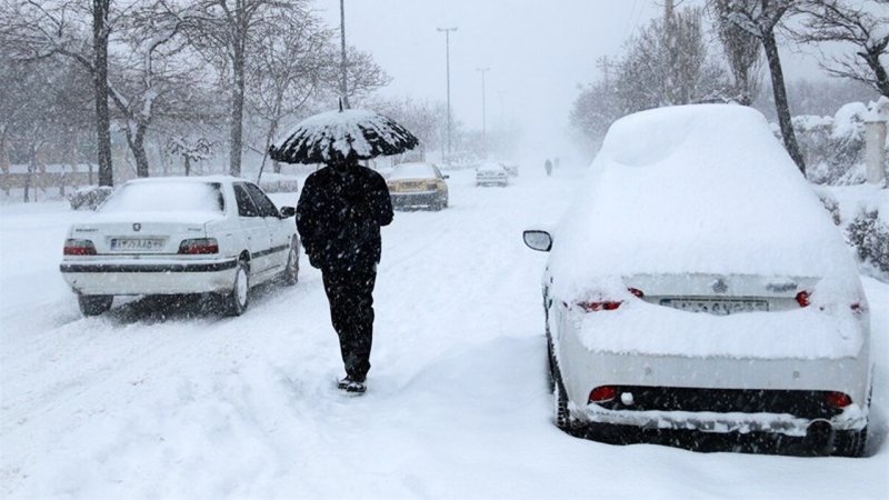 برف گردنههای «شاه ولایت» و «آقا گُل» در بویین میاندشت را مسدود کرد