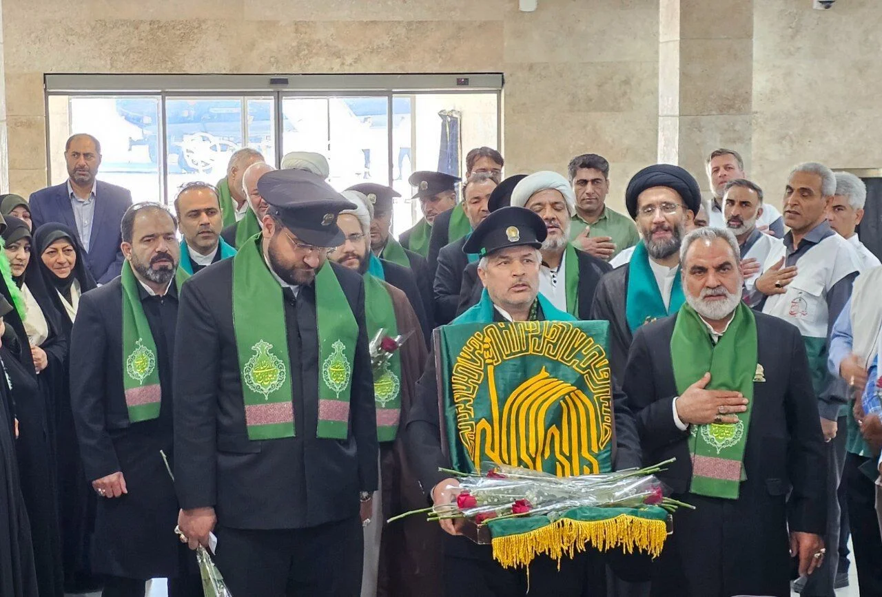 ویدئو| حضور ۳۶۰ نفر از خادمان حرم امام رضا (ع) برای ارائه خدمات به عزاداران رهبر شهید انقلاب
