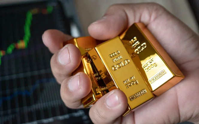 آخرین قیمت طلا و دلار امروز شنبه 16 خرداد 1405 / سقوط طلا از پله شماره 18