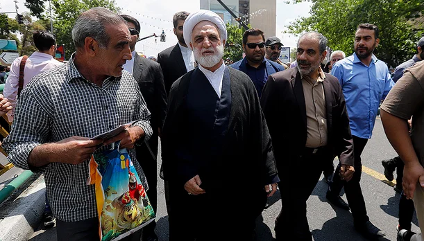 فیلم لحظه اصابت موشک به ساختمانی در نزدیکی محل حضور رئیس قوه قضاییه در راهپیمایی روز قدس