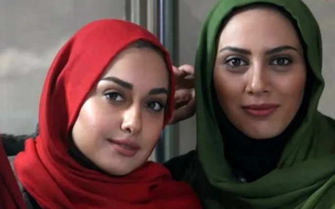 سفر در زمان؛ «صدف طاهریان» با لباس دبیرستان و صورت گچی